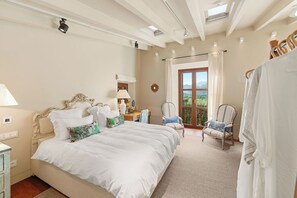 8 bedrooms, iron/ironing board, WiFi, bed sheets - Almond Valley - you have reached your destination  (Pollensa)