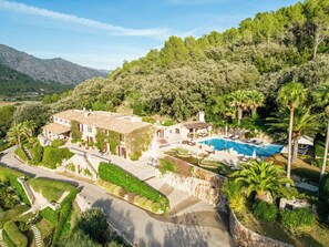 المنشأة من الخارج