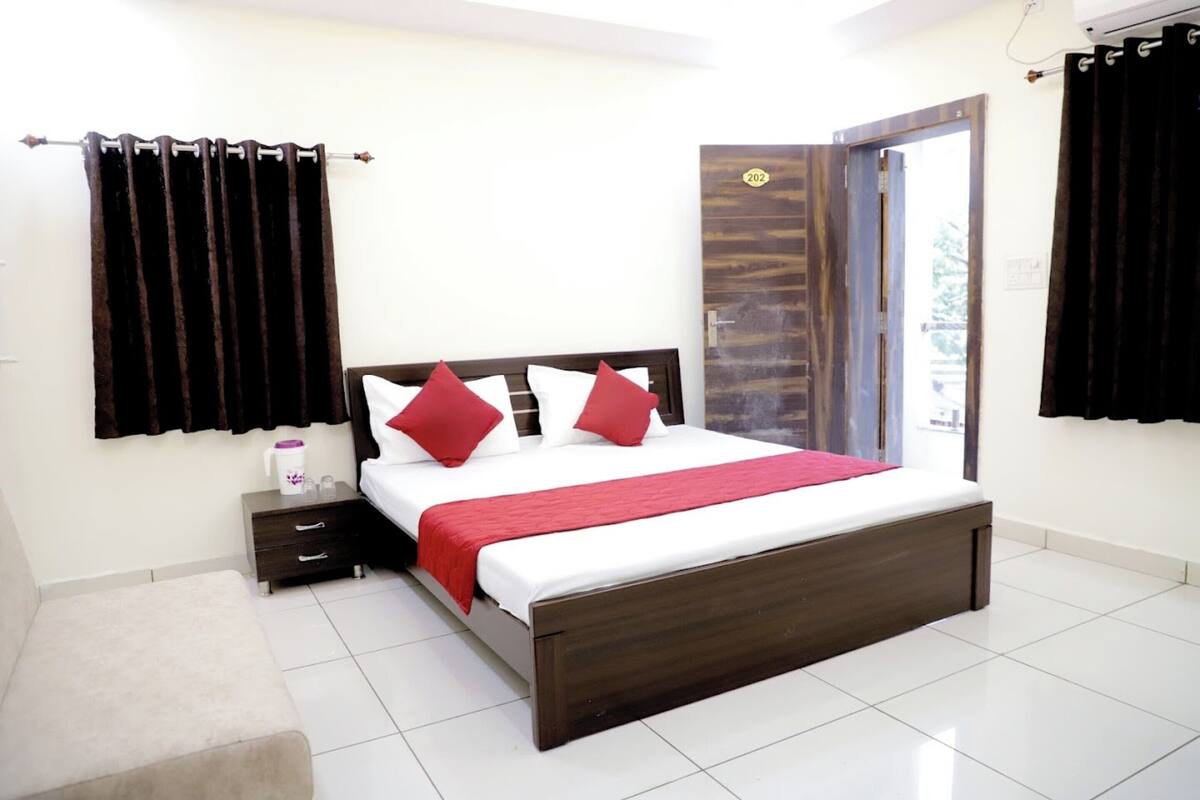 Standard Double Room, City View | Free WiFi, bed sheets