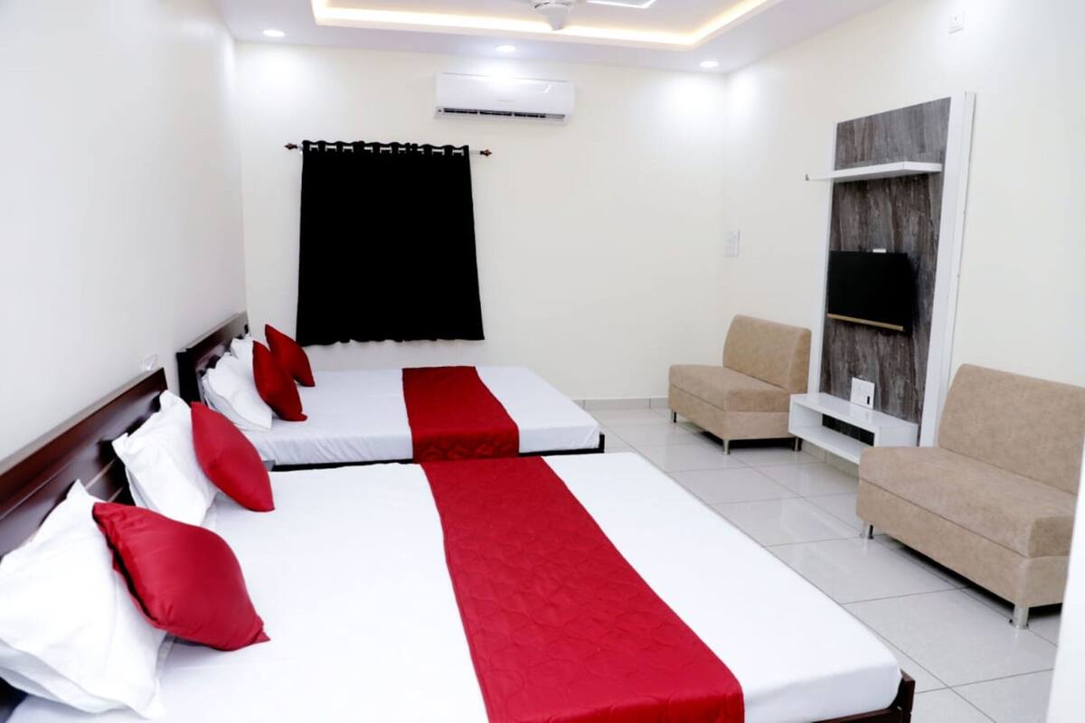 Deluxe Double Room, City View | Free WiFi, bed sheets