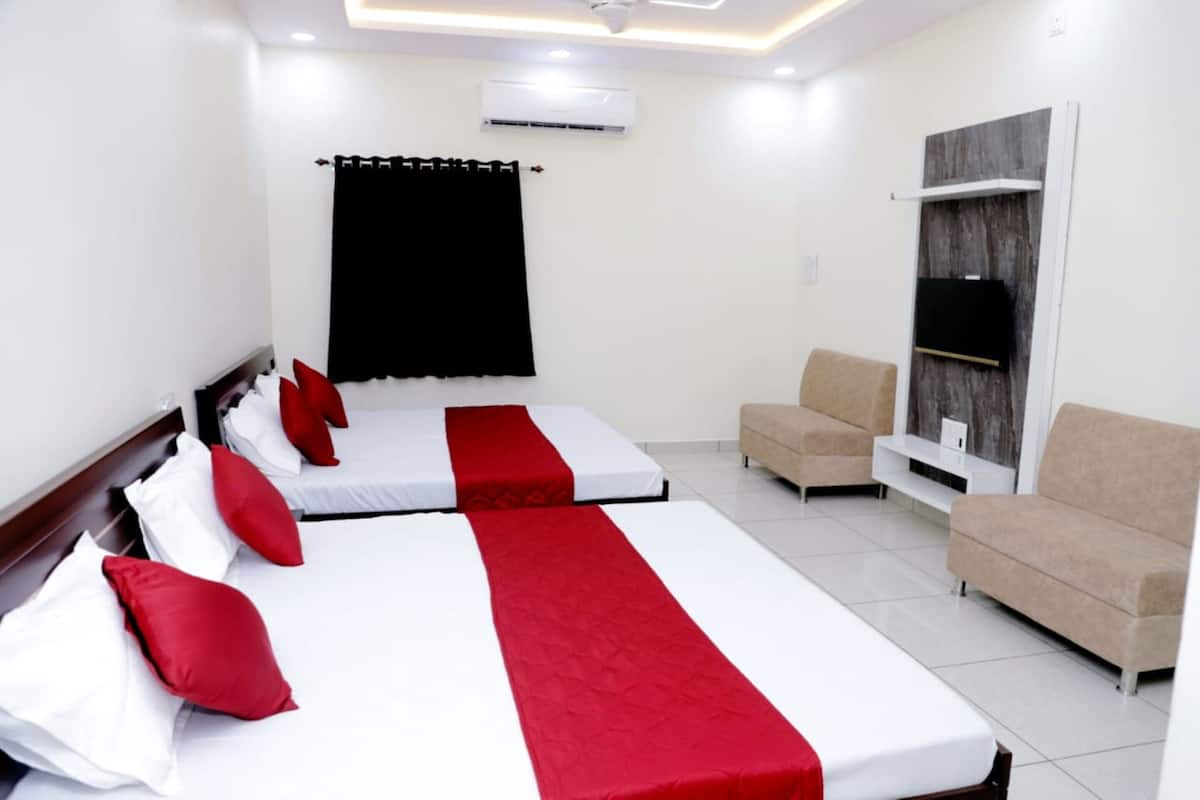 Deluxe Double Room, City View | Free WiFi, bed sheets