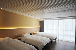 Room - Yangshuo Jinsheng Holiday Hotel (Bus Passenger Transport Terminal Xilou Branch) (Yangshuo)