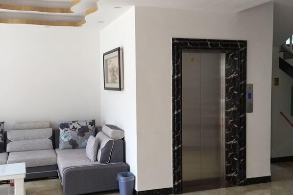 Interior - Yangshuo Jinsheng Holiday Hotel (Bus Passenger Transport Terminal Xilou Branch) (Yangshuo)