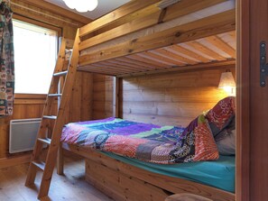 3 bedrooms, free WiFi, bed sheets