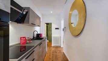 Réfrigérateur, four, lave-vaisselle, cafetiÚre/bouilloire