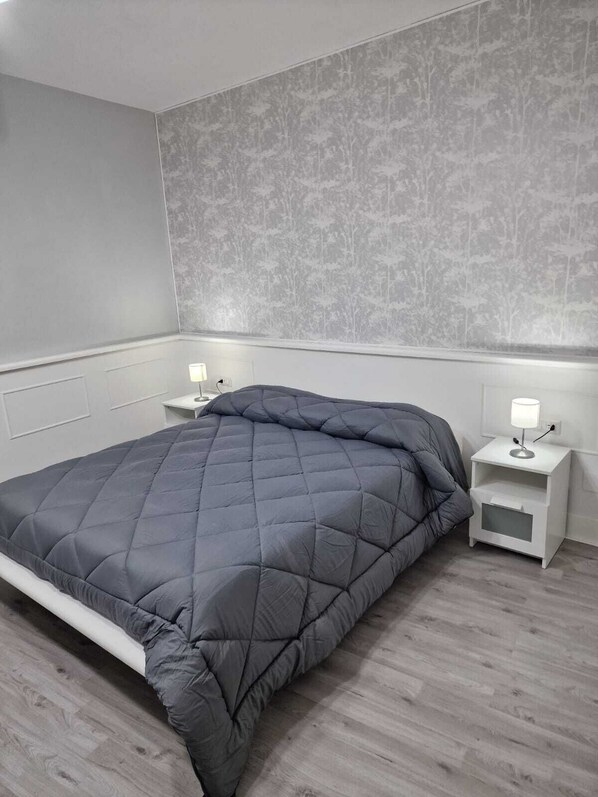 8 bedrooms, desk, iron/ironing board, WiFi