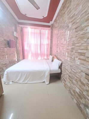 Royal Double Room, Multiple Bedrooms | Soundproofing, free WiFi, bed sheets - Goroomgo Mangalam Inn Lucknow (Lucknow)