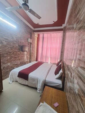 Kamar Double Klasik, beberapa kamar, pemandangan kota | Kedap suara, Wi-Fi gratis, dan seprai linen