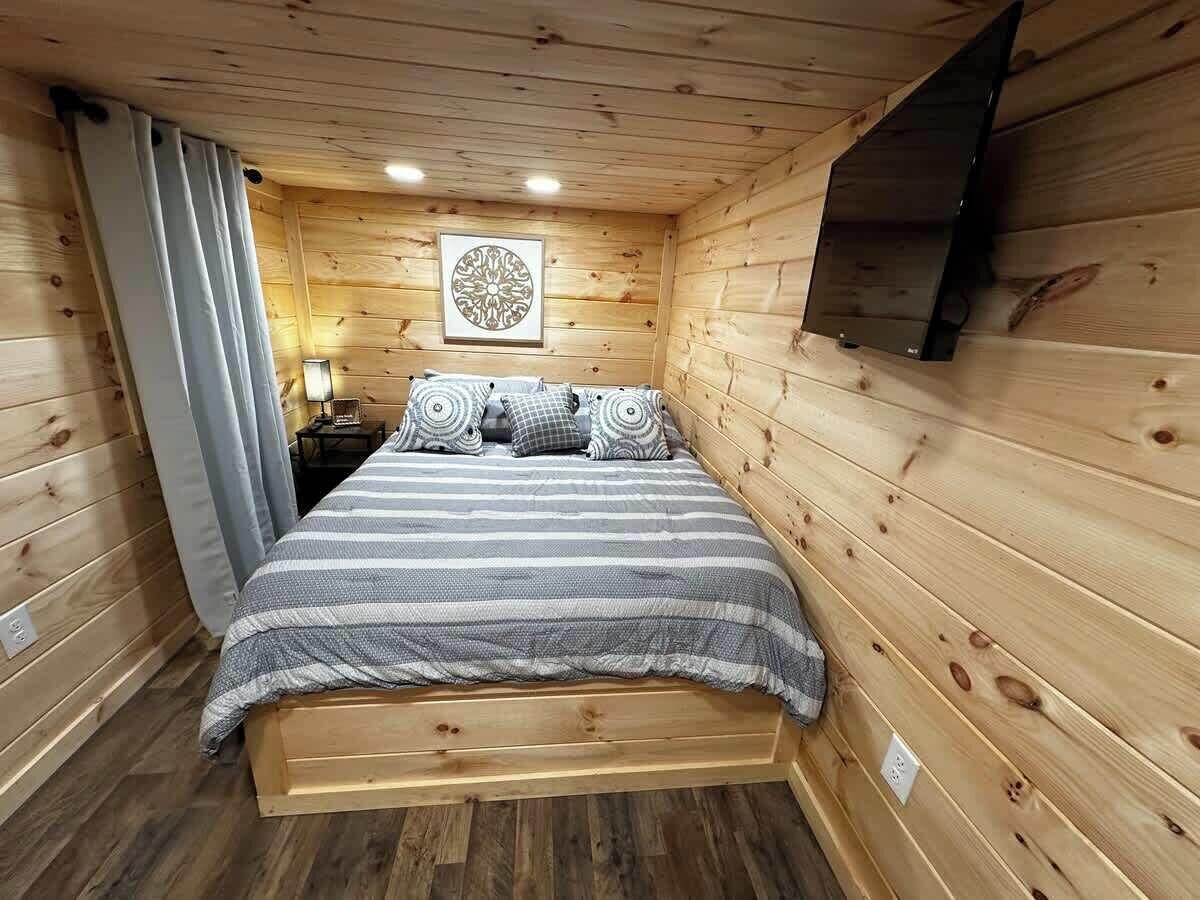 1 slaapkamer, een strijkplank/strijkijzer, gratis wifi, beddengoed