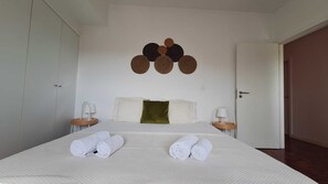 2 chambres, fer et planche à repasser, Wi-Fi gratuit, draps fournis