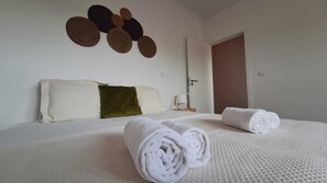 2 chambres, fer et planche à repasser, accès au Wi-Fi (inclus)