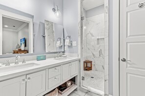 Hair dryer, towels, shampoo, toilet paper - Golf Cart ~ Two Community Pools ~ Close to Seaside ~ Fully Stocked Kitchen (Santa Rosa Beach)