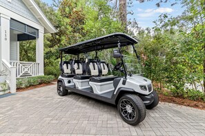 Property grounds - Golf Cart ~ Two Community Pools ~ Close to Seaside ~ Fully Stocked Kitchen (Santa Rosa Beach)