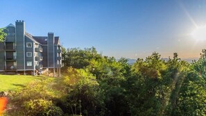 Exterior - ☆2 Places, 1 Epic Smoky Mtn Stay! Breathtaking Views•Indoor&Outdoor Pools•HotTub (Gatlinburg)