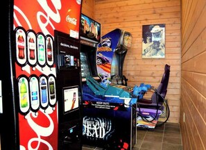 Game room - ☆2 Places, 1 Epic Smoky Mtn Stay! Breathtaking Views•Indoor&Outdoor Pools•HotTub (Gatlinburg)