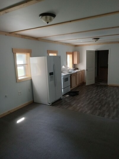 Newly renovated 2 bedroom house, quiet country, setting beautiful sunsets.