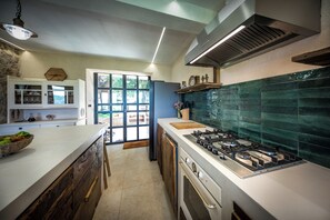 Kühlschrank, Ofen, Herdplatte, Geschirrspüler