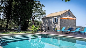 Unclassified image, 3 of 40, button - Rustic 4 bedroom villa with all the modern amenities in quiet surrounding (Mlini)