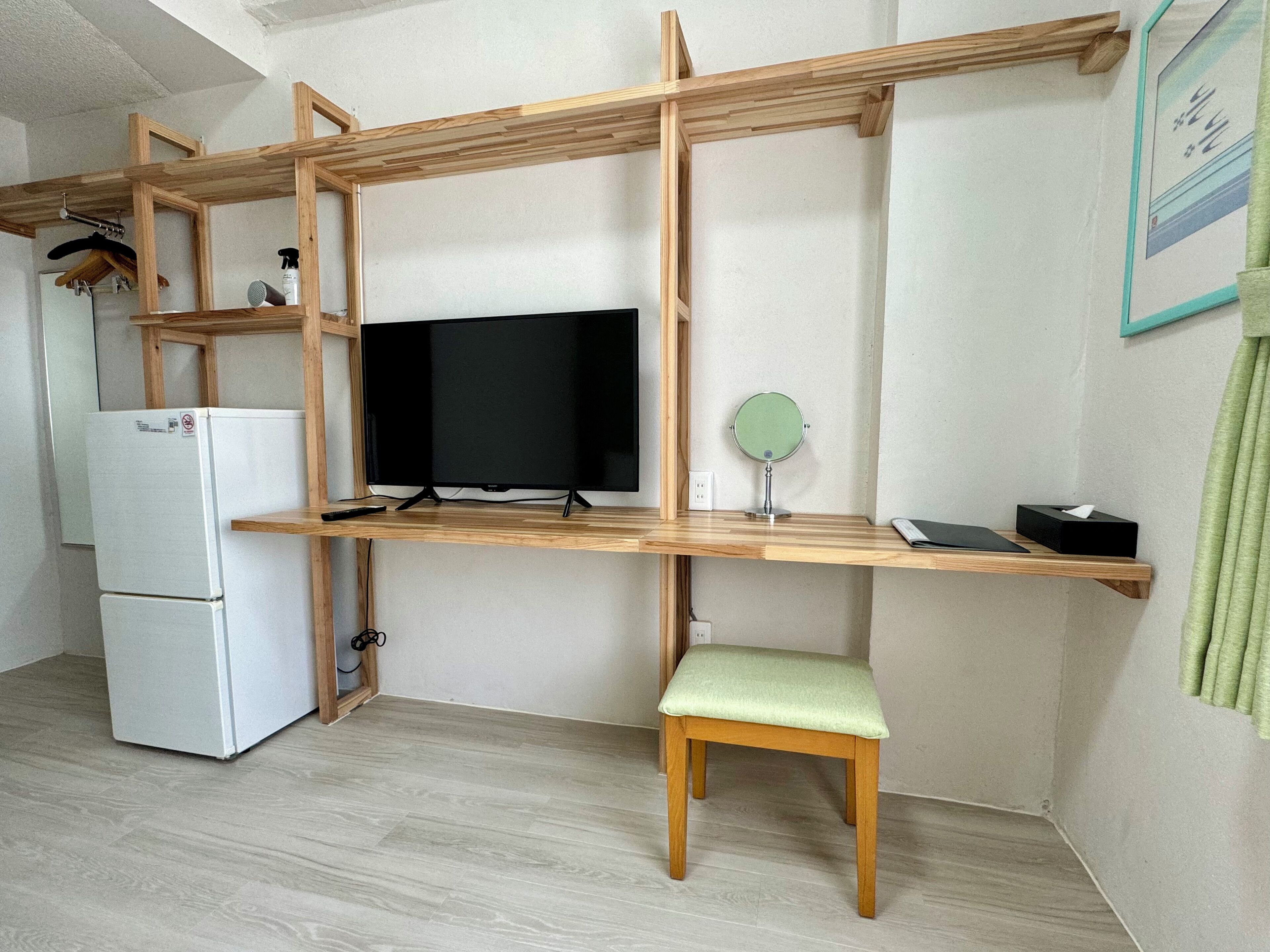 Down comforters, desk, laptop workspace, free WiFi