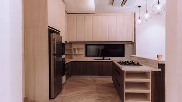 Micro-ondes, four, plaque de cuisson