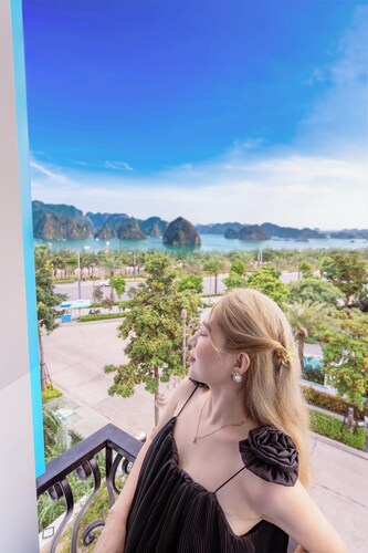 Phoenix Villas Sun Ha Long