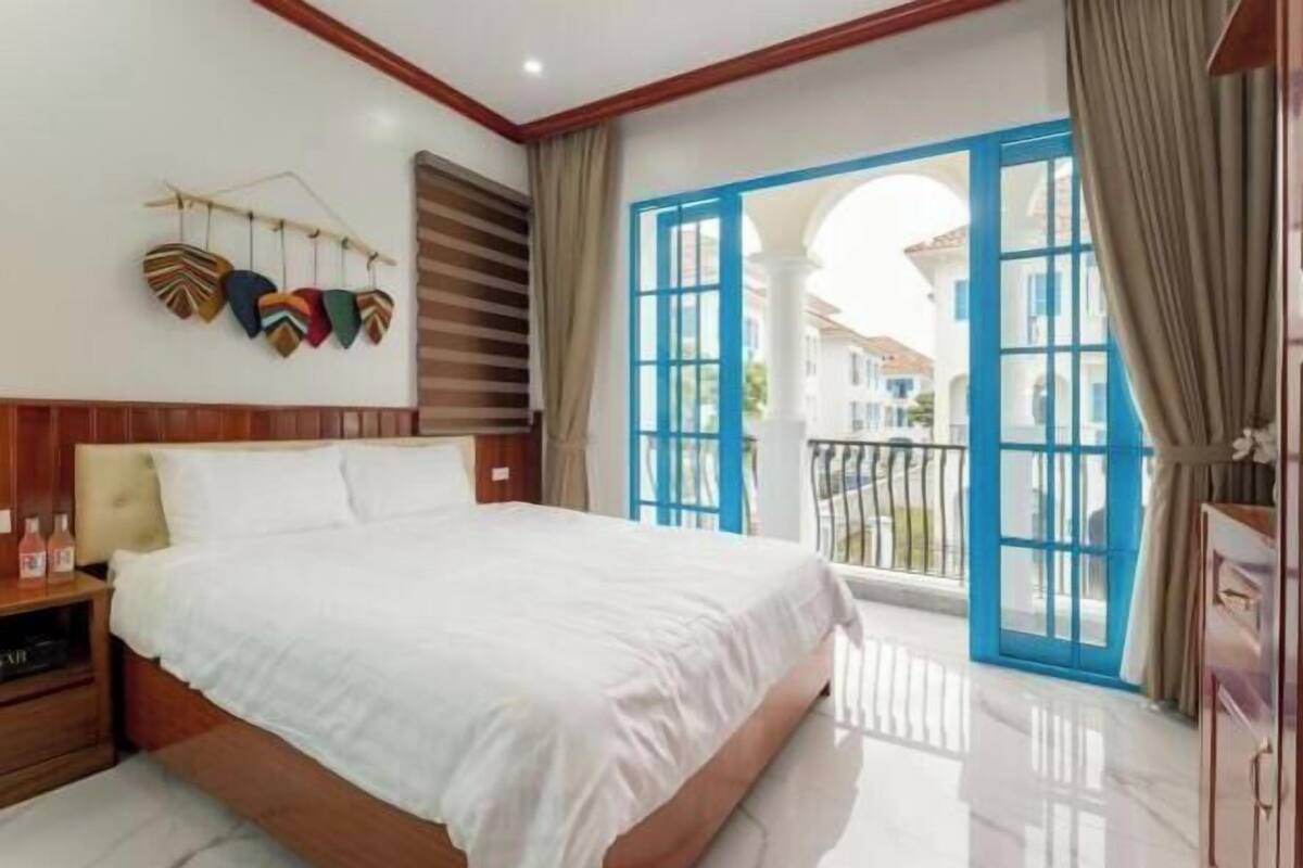 Camas con efecto memoria, decoración personalizada y escritorio