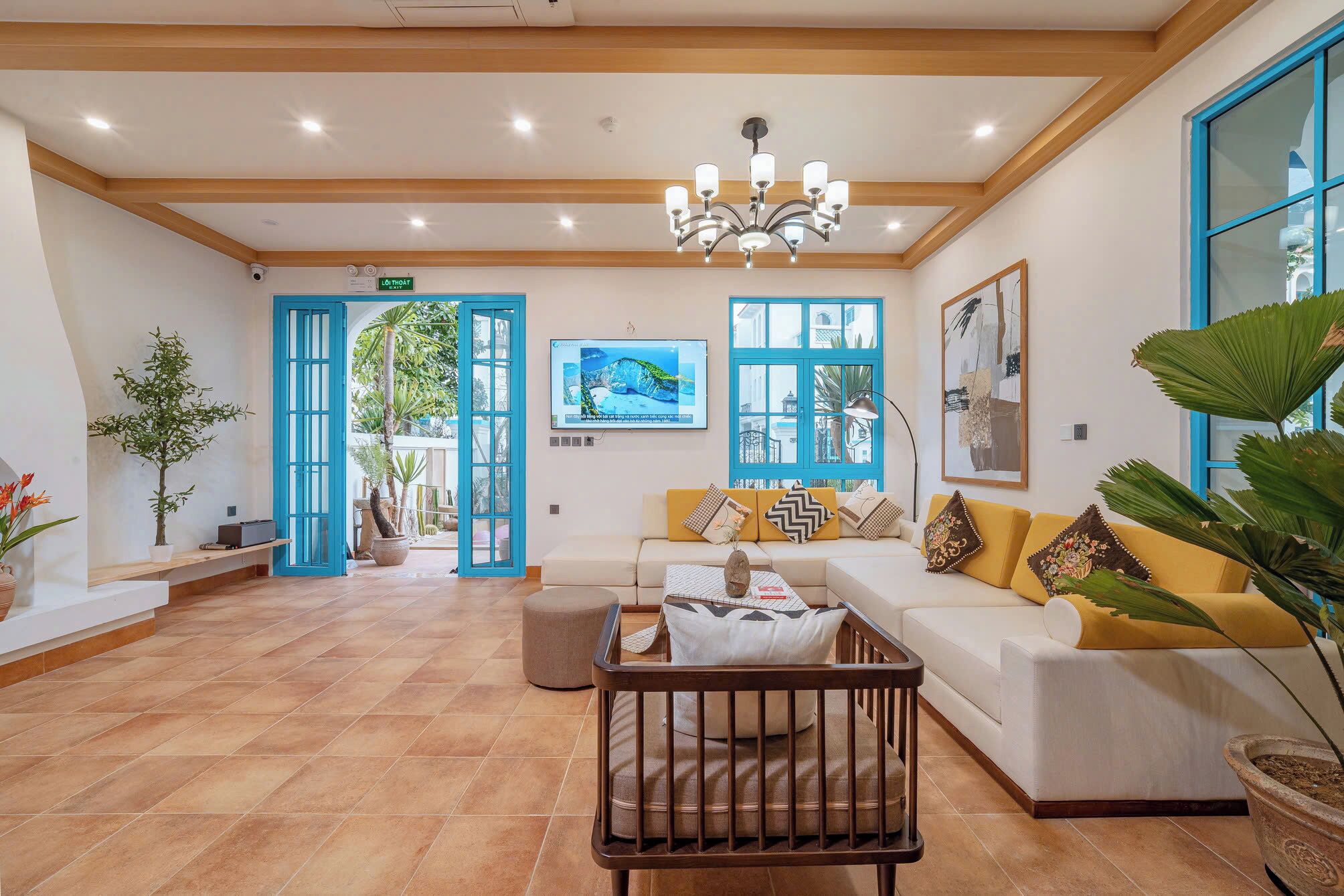 Romantic Villa | Living room | 18-inch flat-screen TV with cable channels