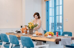 Panoramic Villa | Private kitchen | Fridge, microwave, stovetop, griddle - Phoenix Villas Sun Ha Long (Ha Long)