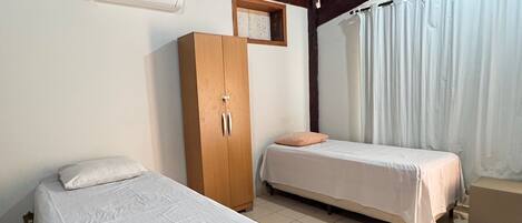 10 bedrooms, iron/ironing board, free WiFi, bed sheets