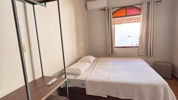 10 quartos, ferros/tábuas de passar roupa, Wi-Fi de cortesia