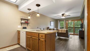 Condo, Multiple Beds, Patio (Vacay N Stay) | Interior