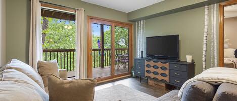 Condo, Multiple Beds, Patio (Vacay N Stay) | Living area | 42-inch TV with cable channels