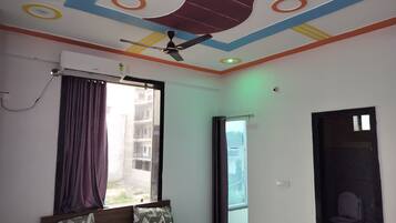 Kamar Double Basic, pemandangan kota | Meja kerja dan Wi-Fi gratis