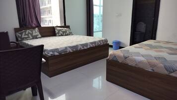 Kamar Quadruple Keluarga, pemandangan kota | Meja kerja dan Wi-Fi gratis