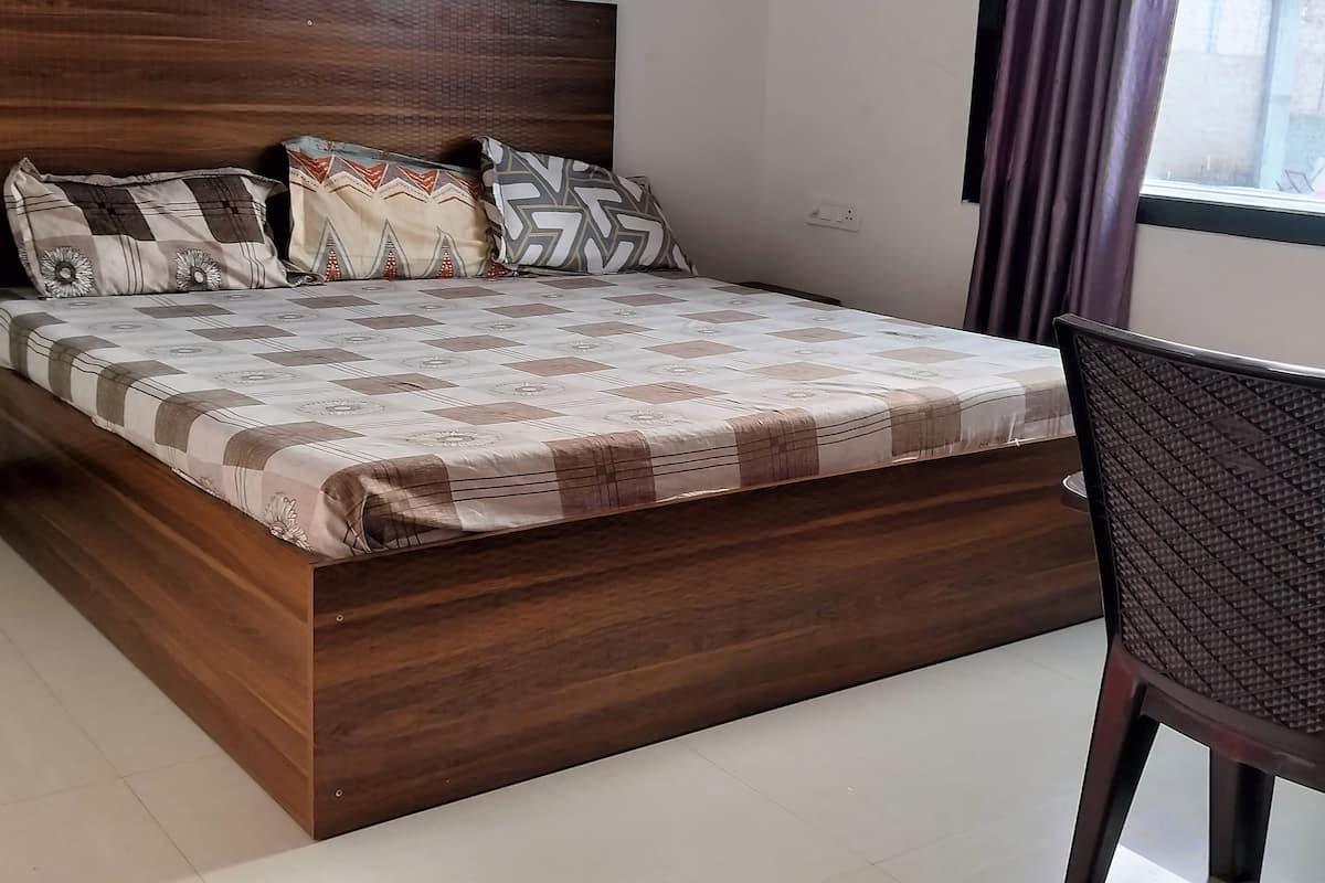 Basic Double Room, City View | Desk, free WiFi