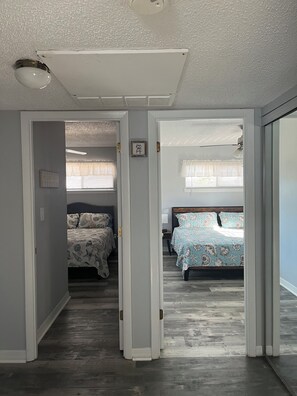 2 bedrooms, iron/ironing board, WiFi, bed sheets - Charming 2-bedroom condo with WiFi, AC in gorgeous New Smyrna Beach (New Smyrna Beach)
