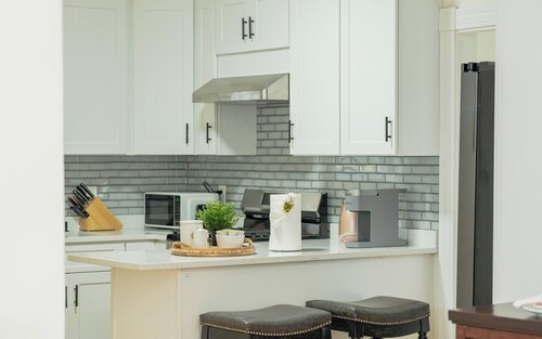 14a-Cozy and well decorated apartment in awesome Boston