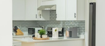 14a-Cozy and well decorated apartment in awesome Boston