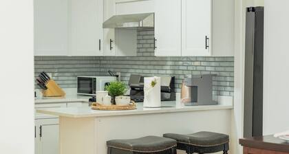 14a-Cozy and well decorated apartment in awesome Boston