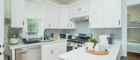 Fridge, cookware/dishes/utensils