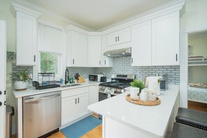Fridge, cookware/dishes/utensils - 14a-Cozy and well decorated apartment in awesome Boston (Boston)