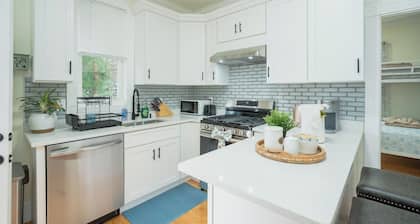 14a-Cozy and well decorated apartment in awesome Boston