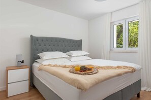 3 bedrooms, iron/ironing board, travel cot, free WiFi - Villa Pietra | Heated Pool near Omiš (Šestanovac)