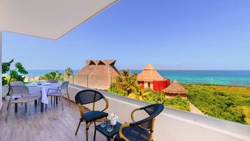 Luxury Studio Suite, 1 King Bed with Sofa bed, Balcony, Ocean View | Balcony