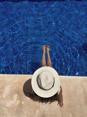 A person relaxing by a swimming pool with a view of the water. - Azulea Isla Mujeres Hotel & Spa (Isla Mujeres)