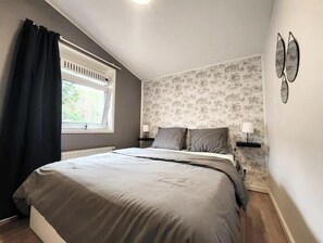 2 bedrooms, iron/ironing board, WiFi, bed sheets