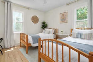 3 bedrooms, desk, iron/ironing board, travel cot