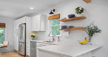 Mins to DTA - King Beds - Parking