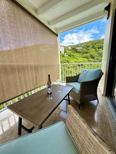 Spacious 1bedroom with pool, garden views, and AC -1 mile from Cruz Bay