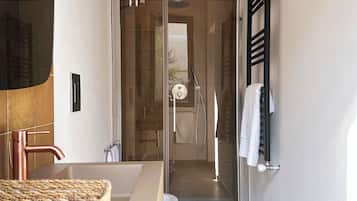 Doccia, set di cortesia gratuito, asciugacapelli, bidet